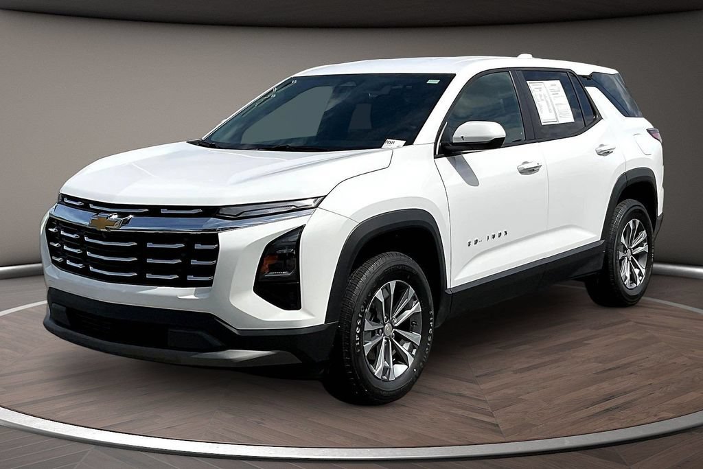 Used 2025 Chevrolet Equinox LT FWD image 3