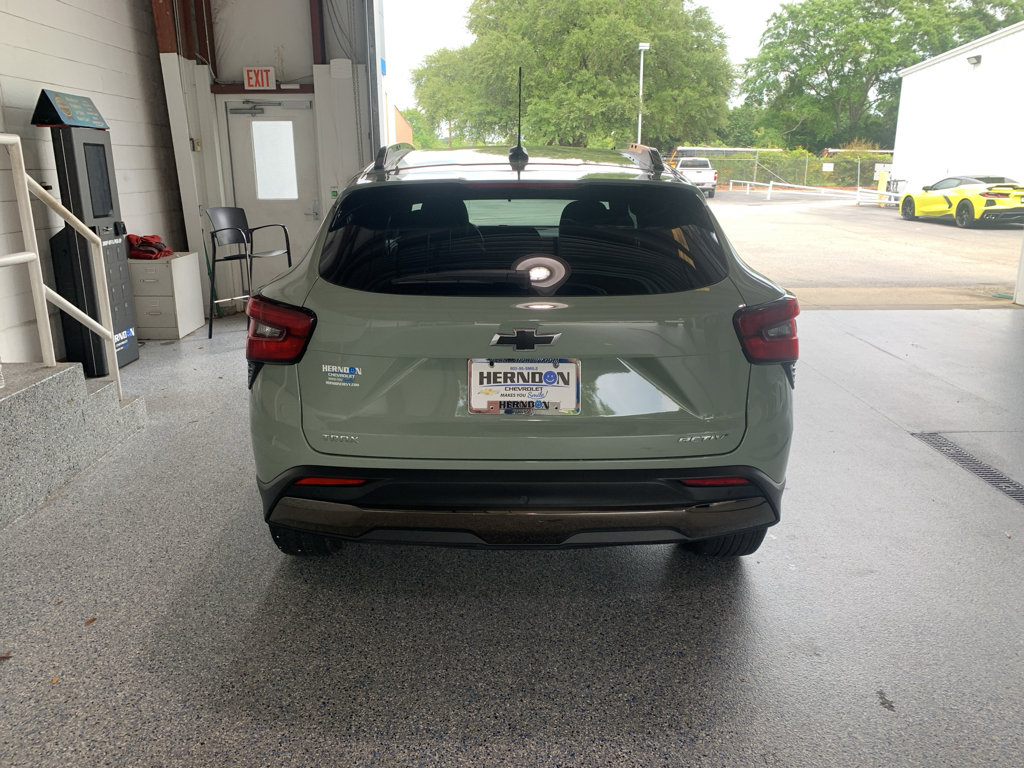 Used 2026 Chevrolet Trax ACTIV w/ Sunroof Package FWD image 7