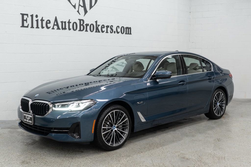 Used 2023 BMW 530e xDrive w/ Premium Package image 43