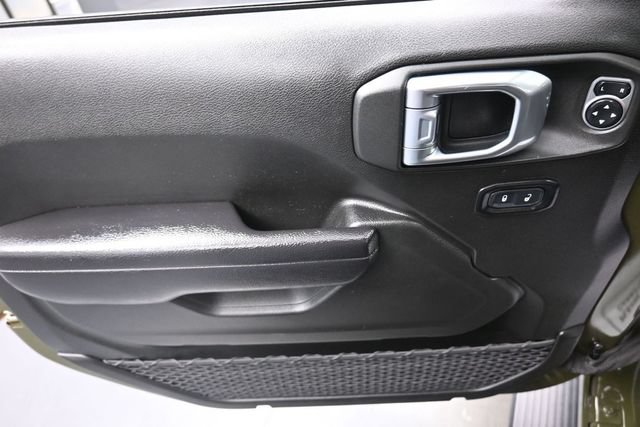 Used 2023 Jeep Gladiator Sport AWD/4WD image 13