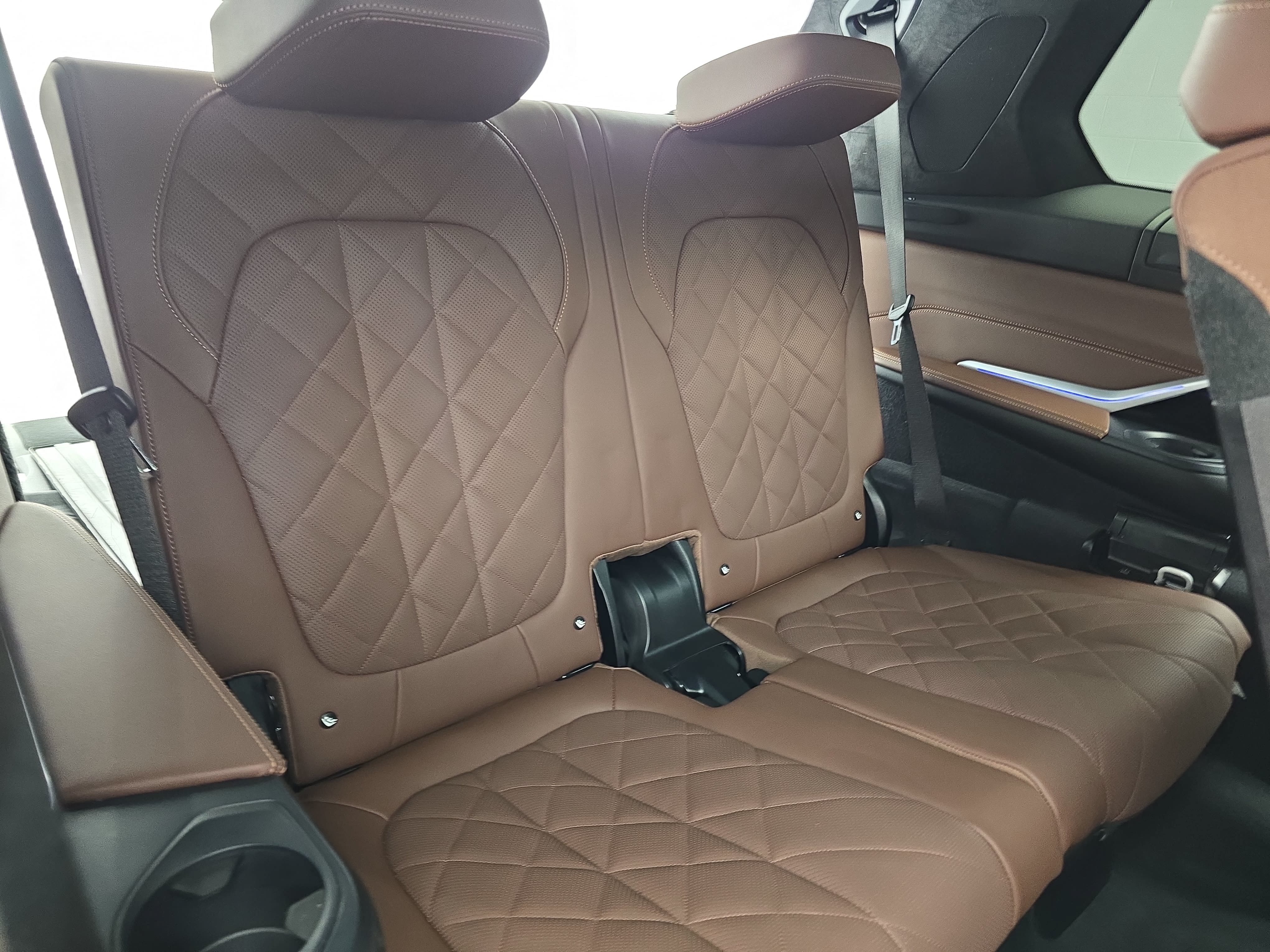 Used 2024 BMW X7 xDrive40i w/ M Sport Package AWD/4WD image 12