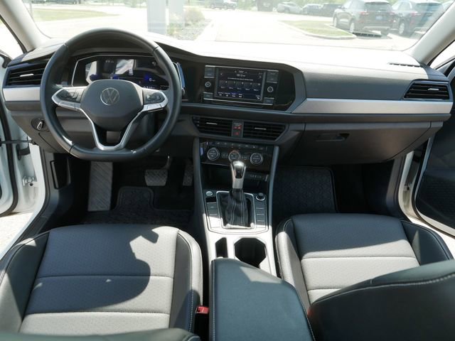 Certified 2023 Volkswagen Jetta SE w/ Panoramic Sunroof Package FWD image 22