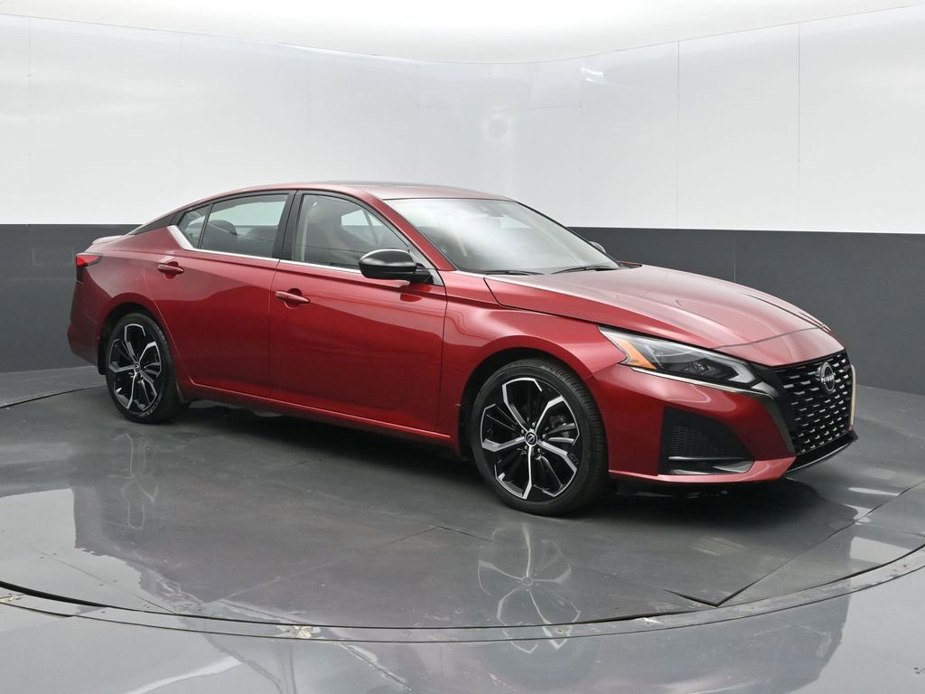 Used 2023 Nissan Altima 2.5 SR w/ SR Premium Package image 28