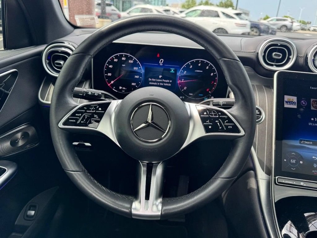 Used 2025 Mercedes-Benz GLC 300 4MATIC image 13