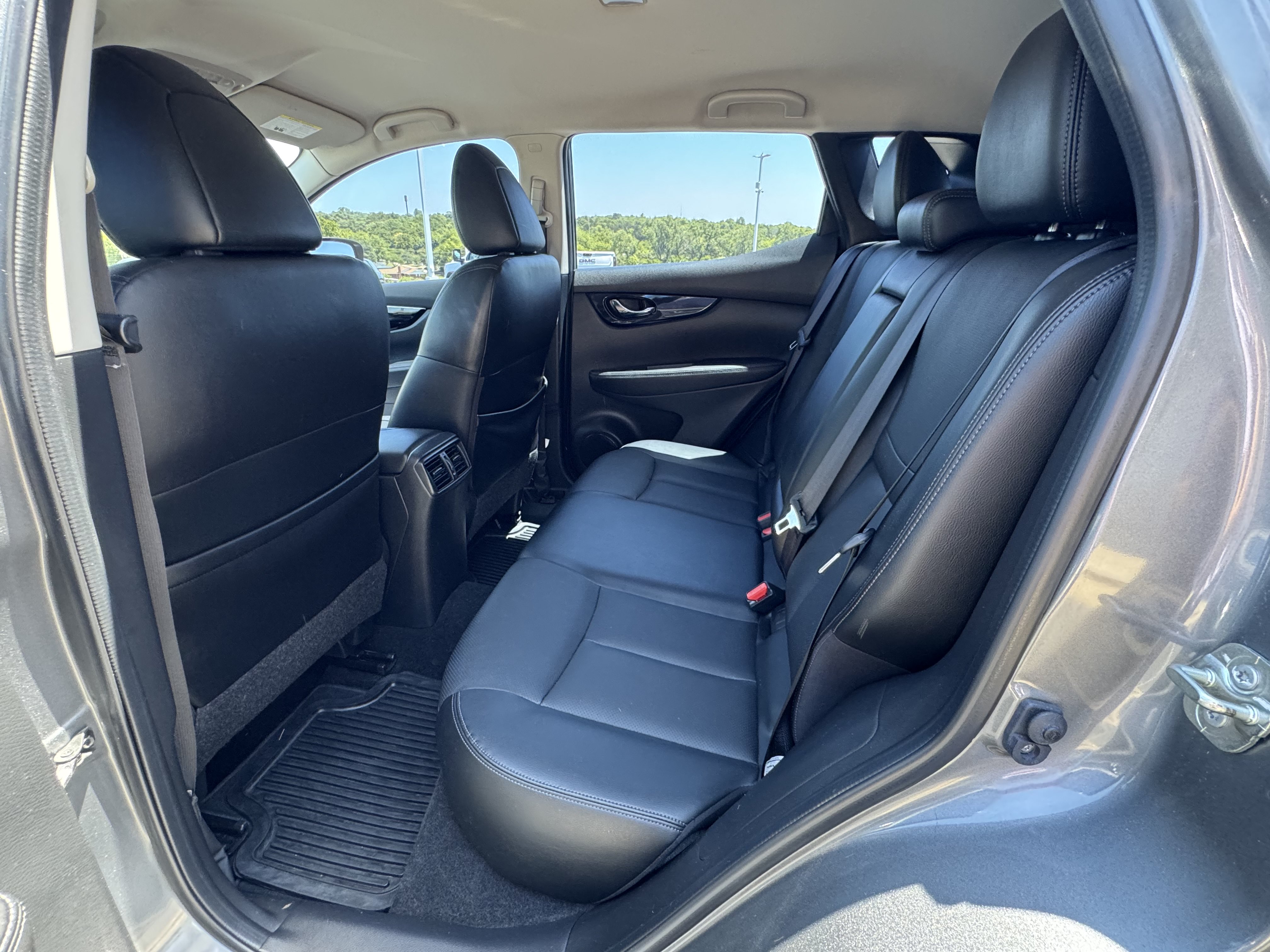 Used 2018 Nissan Rogue Sport SL FWD image 7