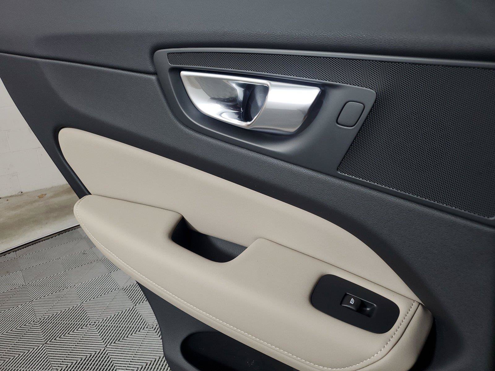 New 2027 Volvo XC60 B5 Core AWD/4WD image 18