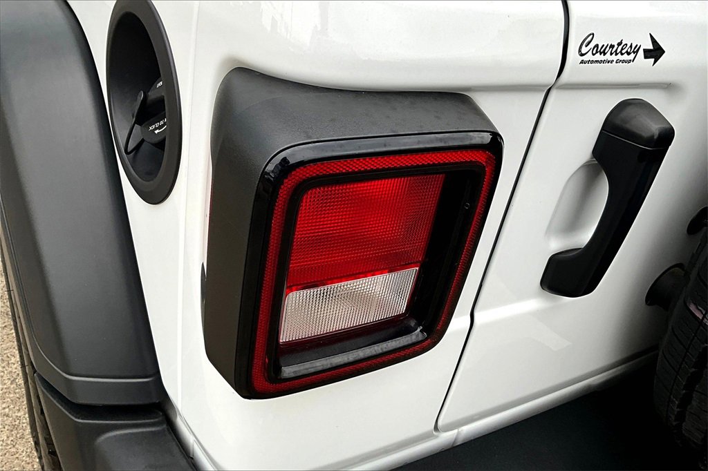 Used 2024 Jeep Wrangler Sport S image 28