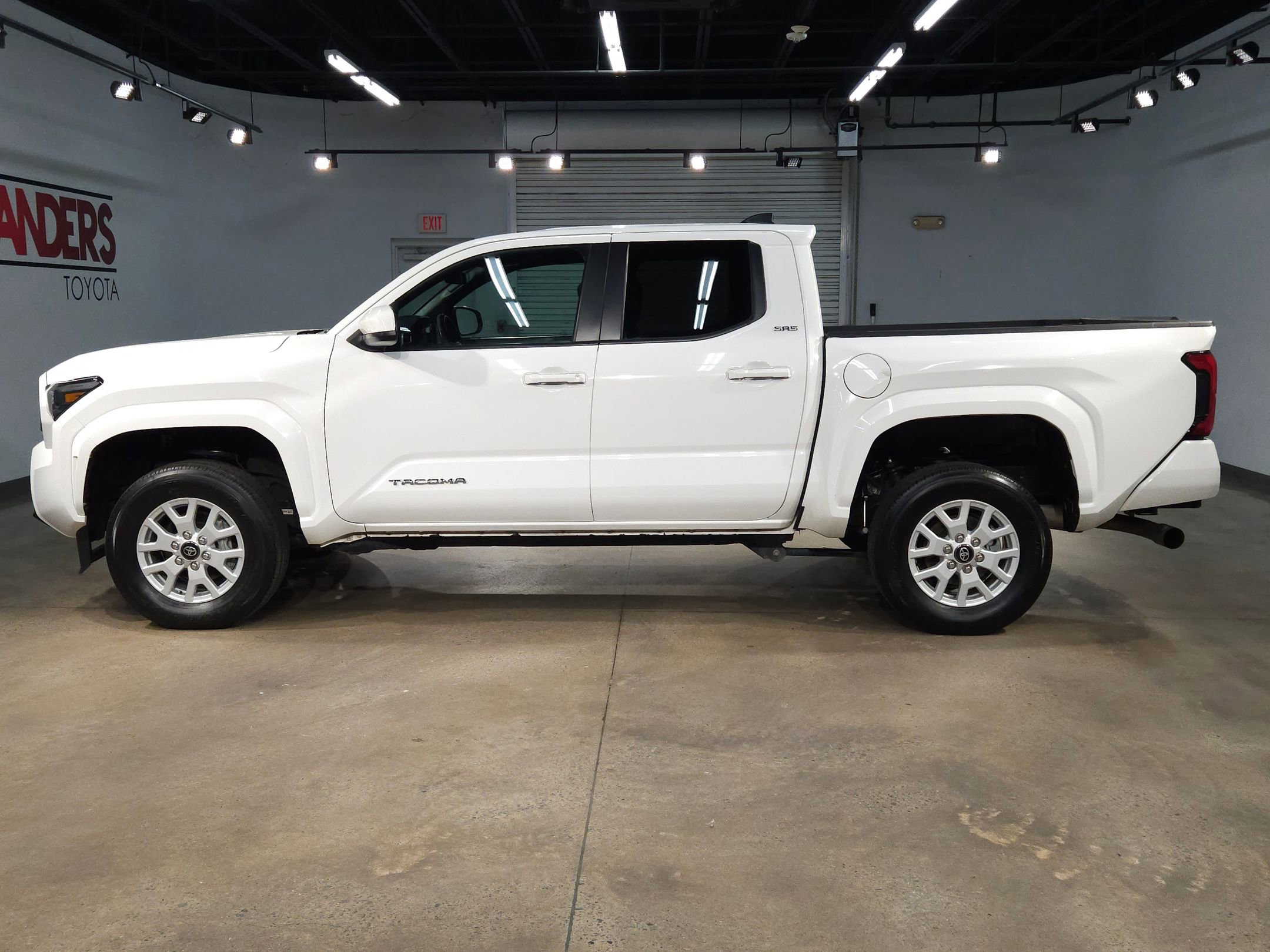 Certified 2024 Toyota Tacoma SR5 image 4