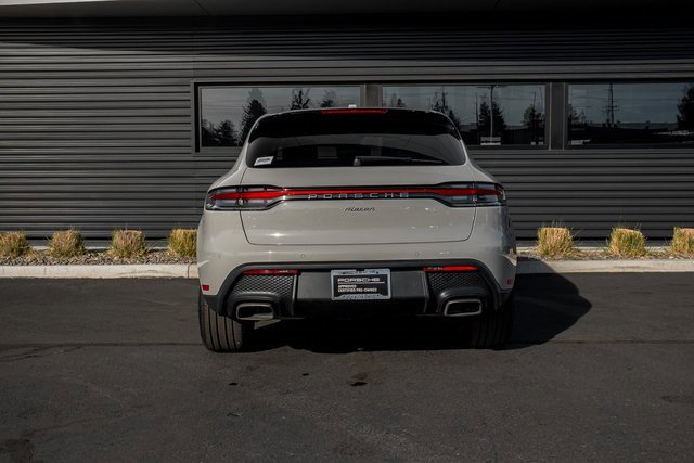 Used 2022 Porsche Macan w/ Premium Package Plus image 30