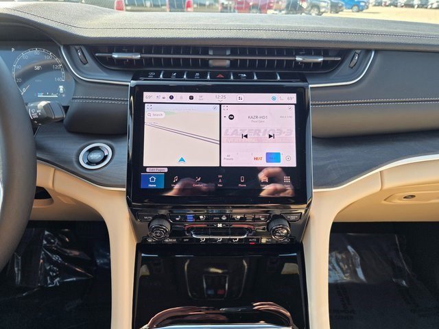 New 2025 Jeep Grand Cherokee L Limited w/ Luxury Tech Group II image 31