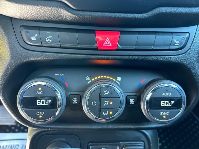 Used 2017 Jeep Renegade Trailhawk w/ Premium Trailhawk Package AWD/4WD image 28