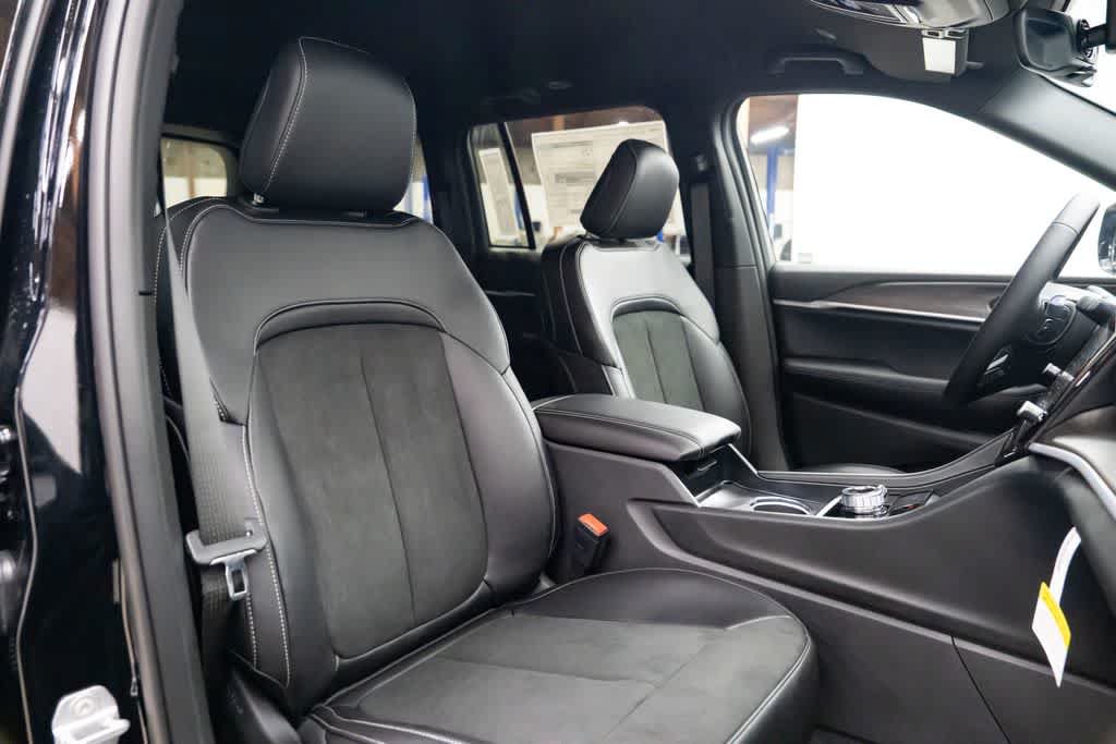 New 2026 Jeep Grand Cherokee Altitude AWD/4WD image 28