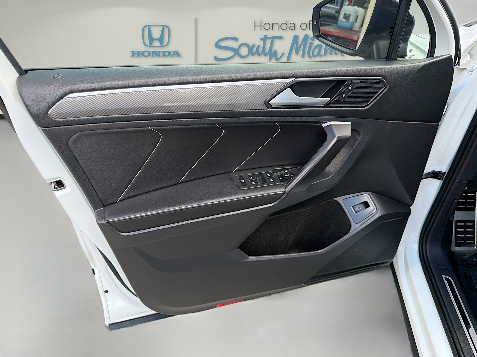 Used 2024 Volkswagen Tiguan SE R-Line FWD image 19