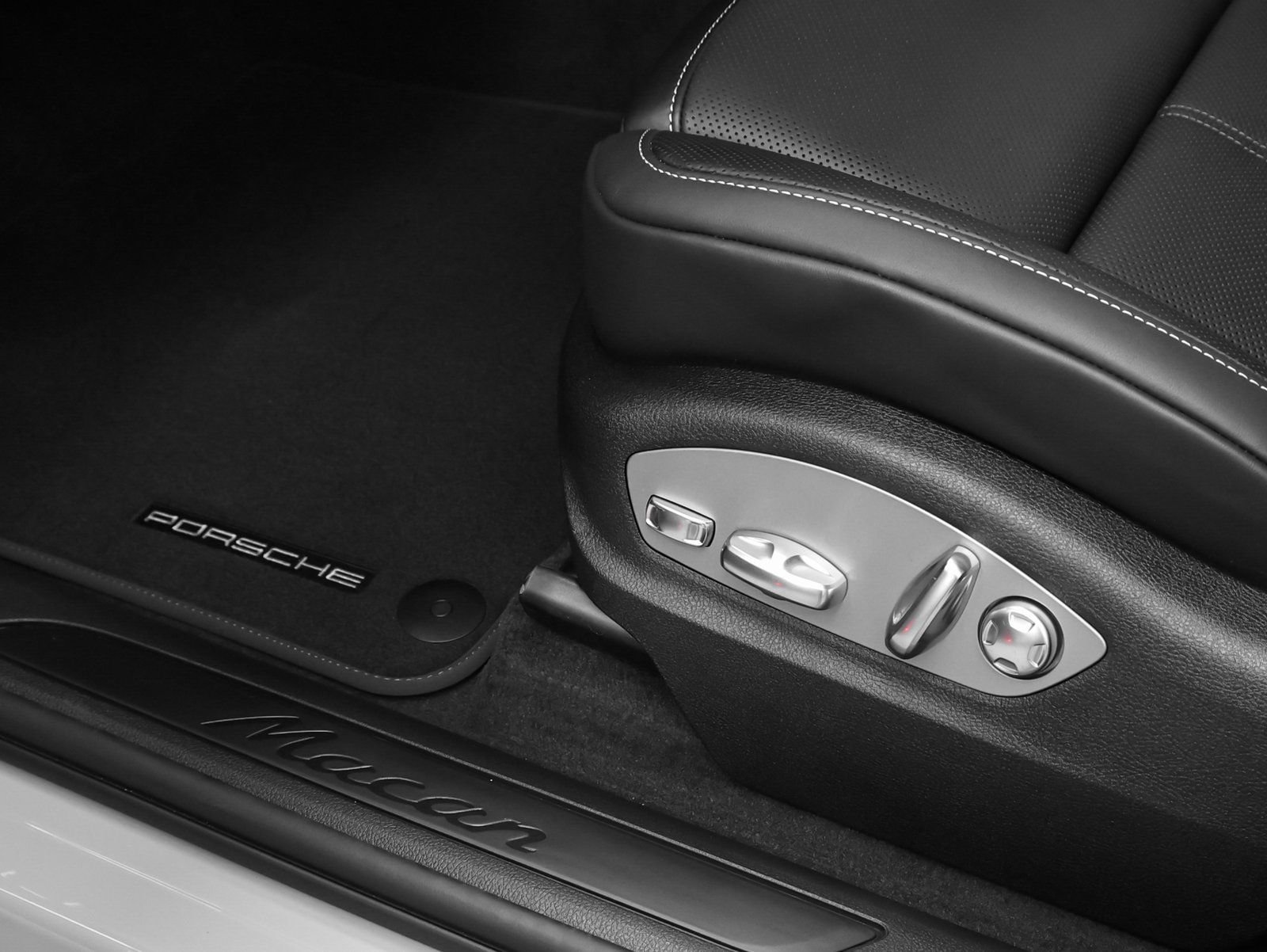 New 2026 Porsche Macan image 28