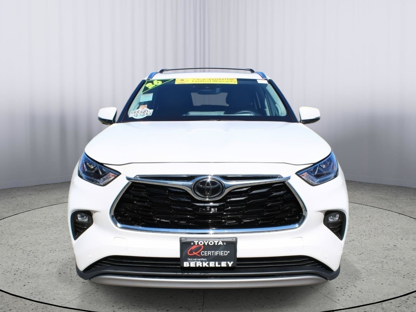 Used 2026 Toyota Highlander Platinum AWD/4WD image 3