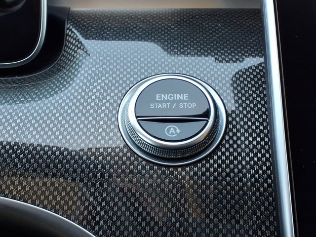 Used 2022 Mercedes-Benz C 300 Sedan image 25