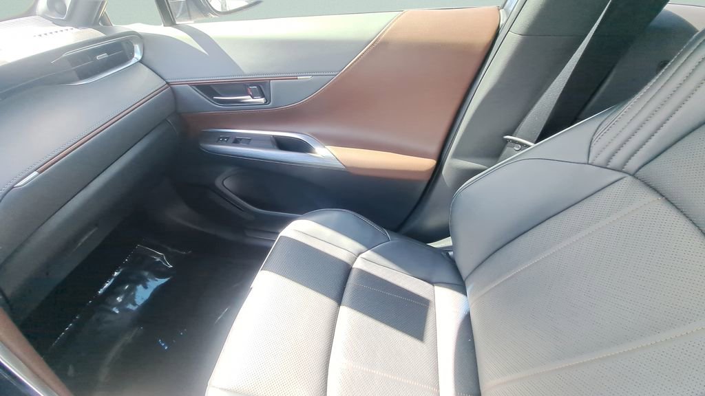 Certified 2021 Toyota Venza Limited image 16