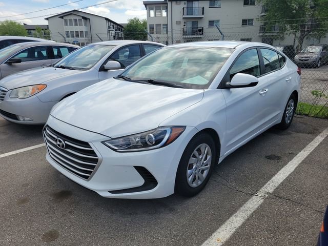 Used 2018 Hyundai Elantra SE w/ SE Connectivity Package 04 FWD image 3