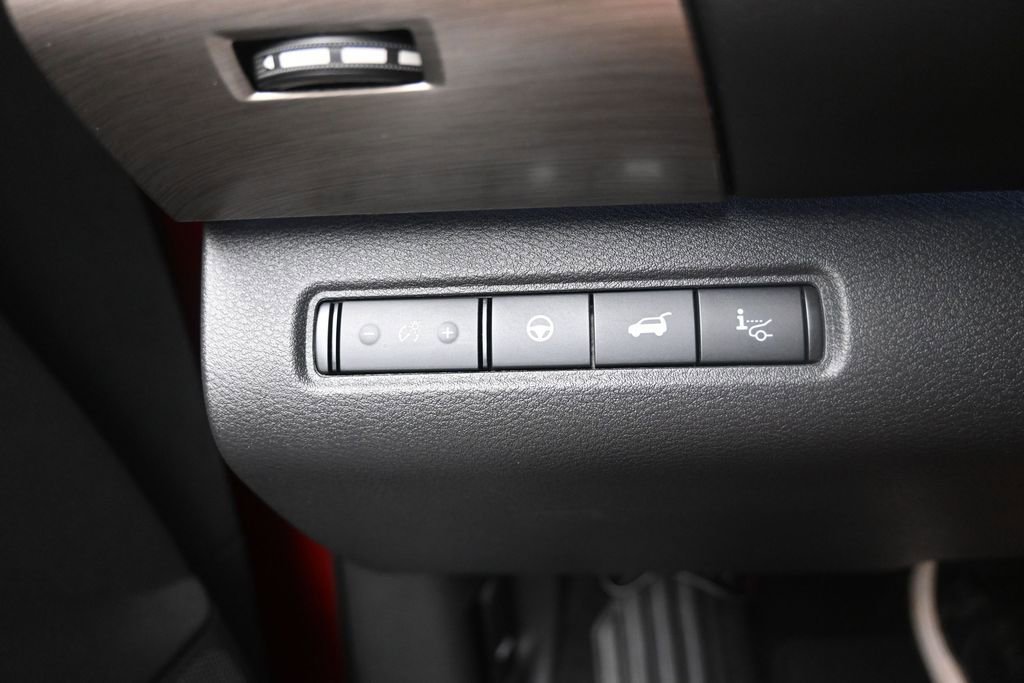 Used 2024 Nissan Pathfinder Platinum FWD image 16