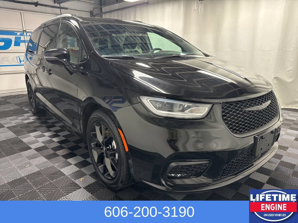 Used 2025 Chrysler Pacifica Limited FWD image 4