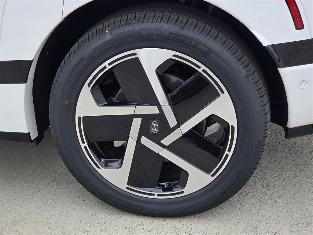 New 2026 Hyundai Ioniq 9 Calligraphy image 5