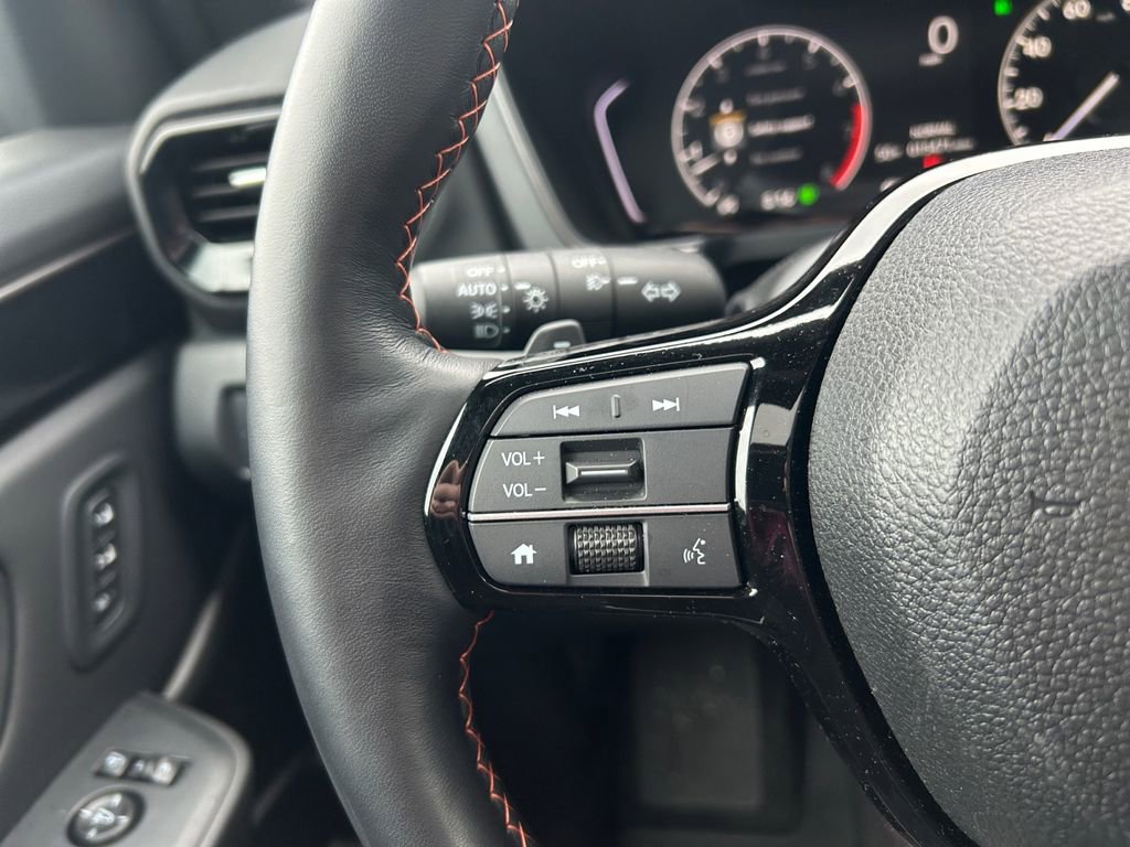 Used 2025 Honda Pilot TrailSport image 17