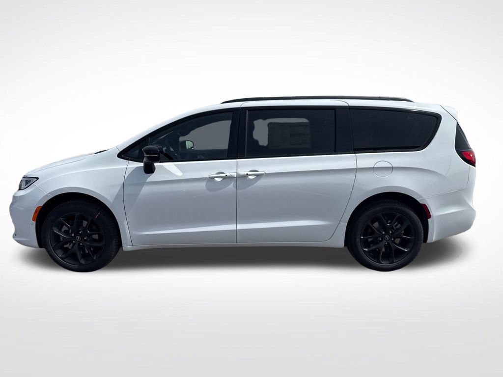 New 2026 Chrysler Pacifica Limited w/ S Appearance Package AWD/4WD image 2