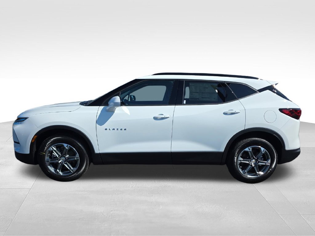 New 2026 Chevrolet Blazer LT w/ Convenience Package AWD/4WD image 2