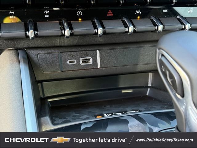 Used 2025 Chevrolet Colorado ZR2 w/ Technology Package AWD/4WD image 22