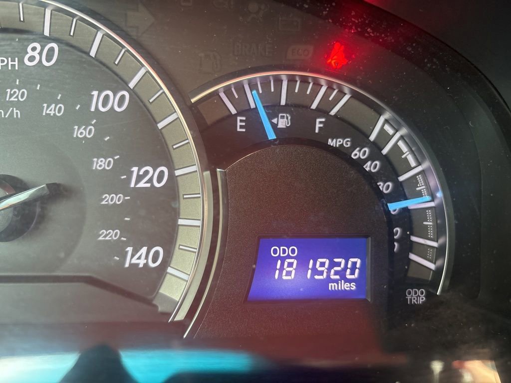 Used 2012 Toyota Camry SE w/ Leather Pkg FWD image 15