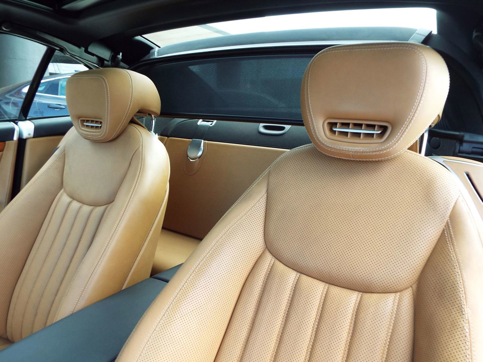 Used 2011 Mercedes-Benz SL 550 image 25