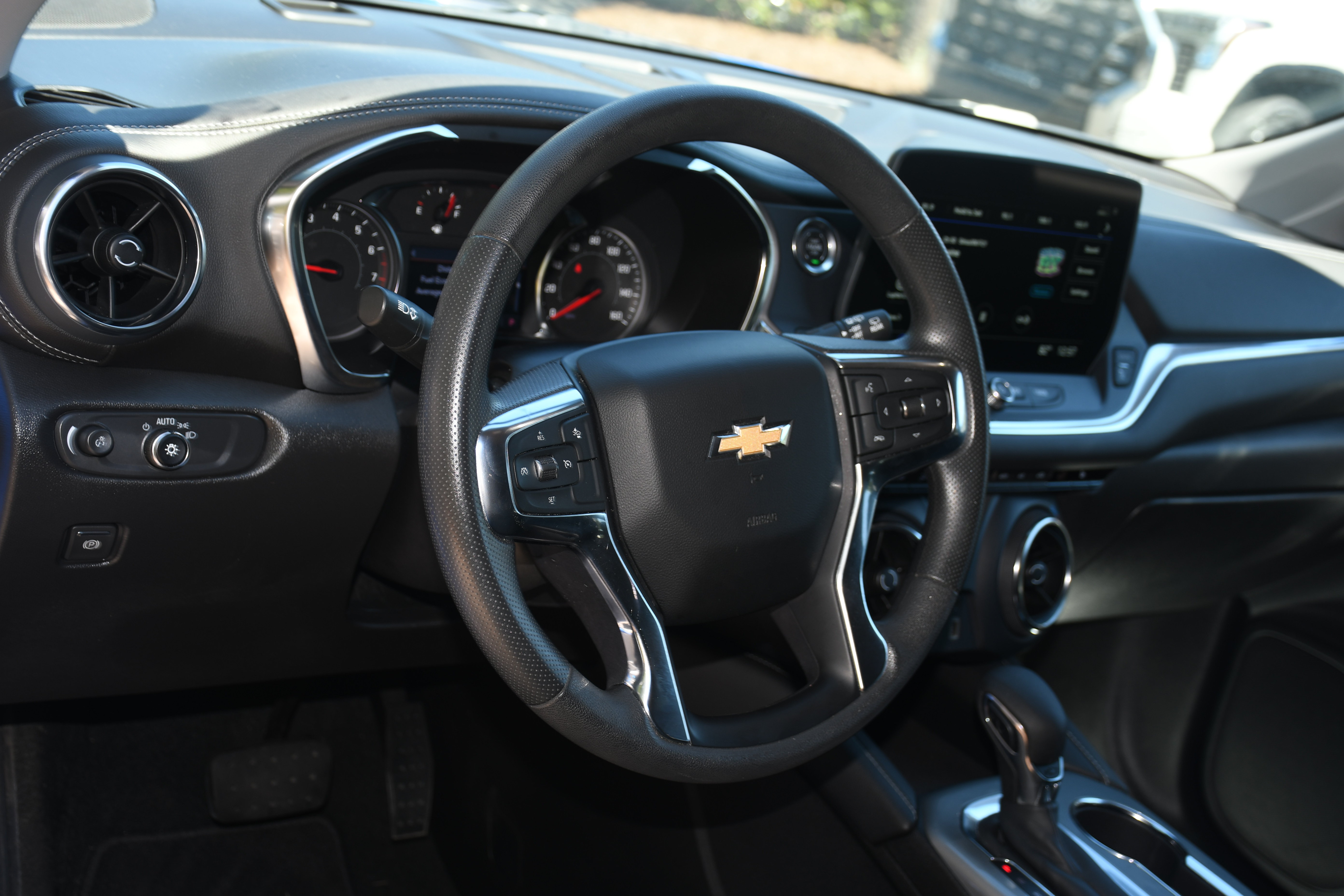 Used 2025 Chevrolet Blazer LT AWD/4WD image 8