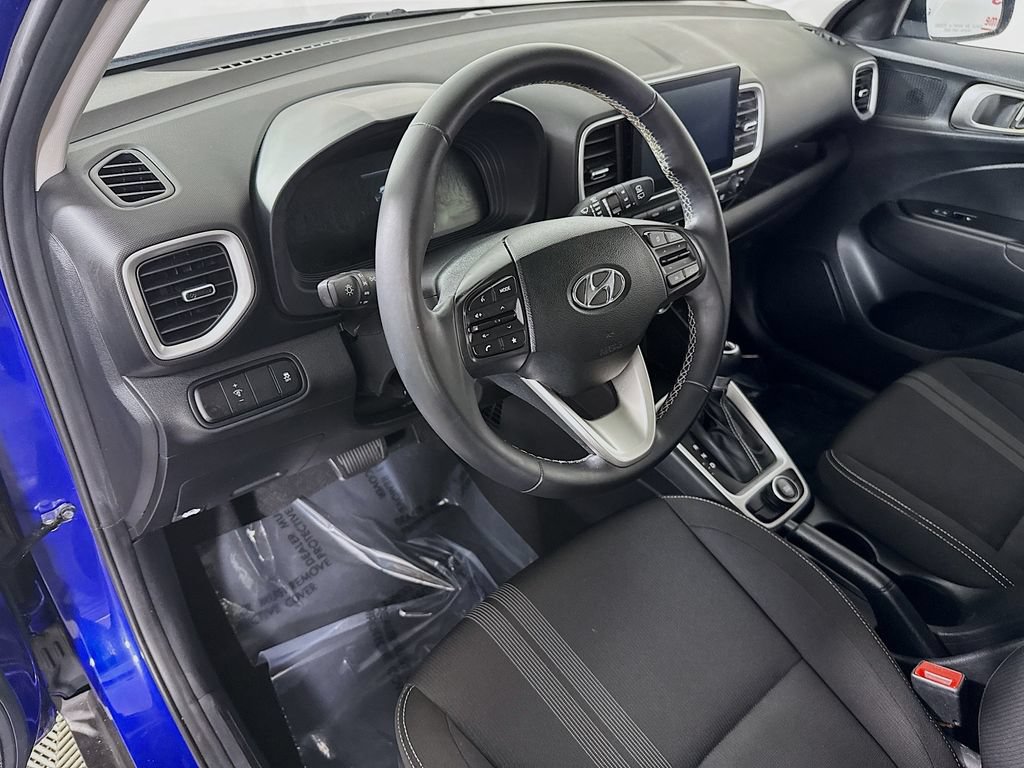 Used 2023 Hyundai Venue SEL FWD image 18
