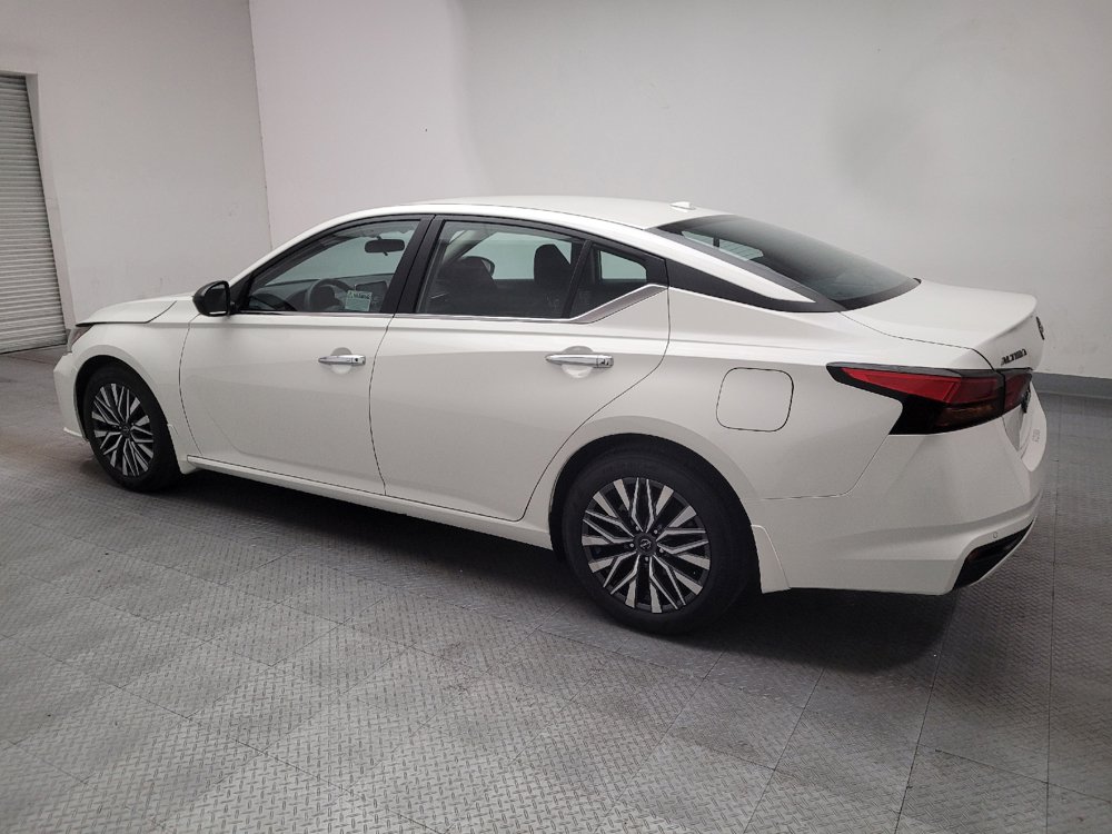 Used 2025 Nissan Altima 2.5 SV FWD image 3