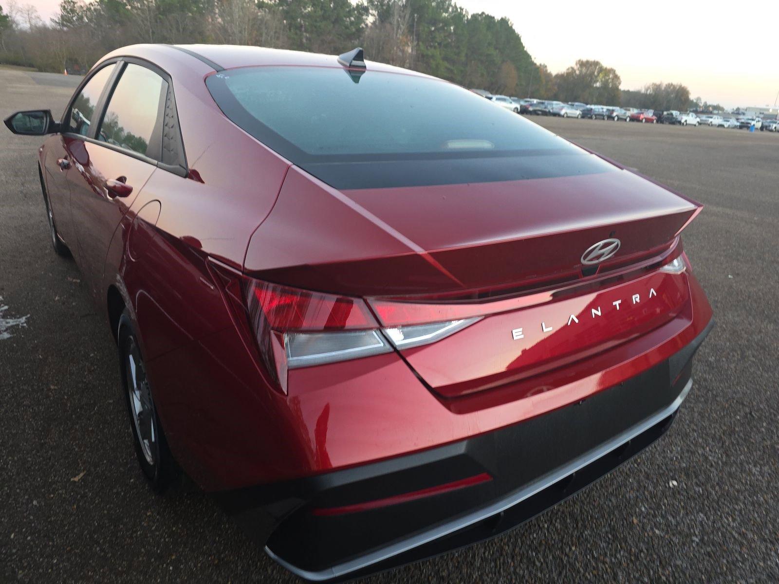 Used 2025 Hyundai Elantra SE image 8