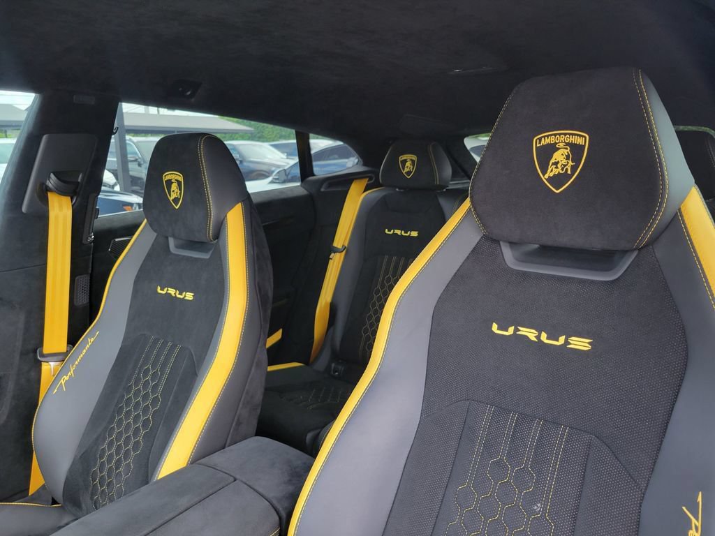 Used 2023 Lamborghini Urus Performante AWD/4WD image 21