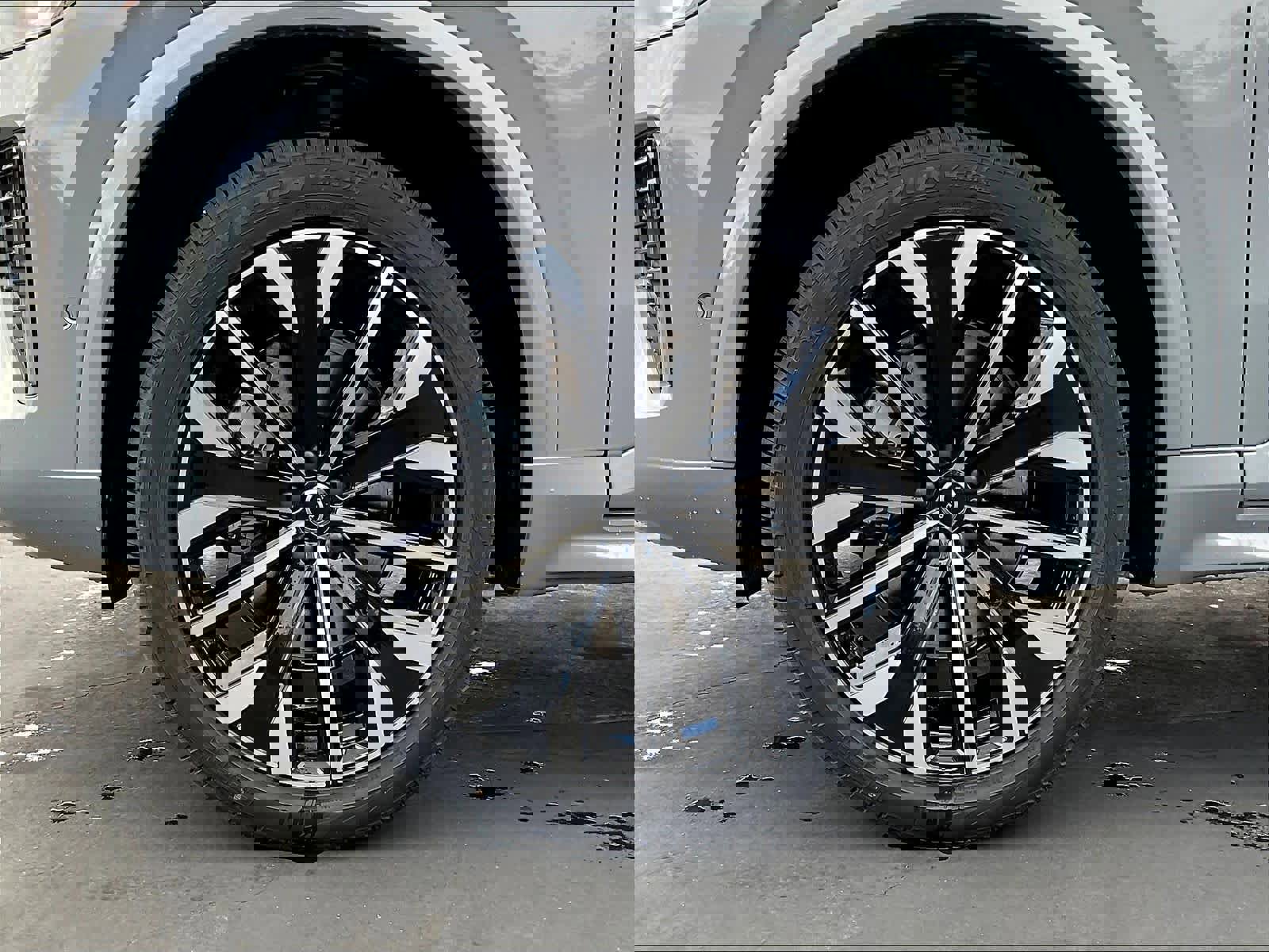 New 2026 Volvo XC90 B5 Plus w/ Protection Package image 14