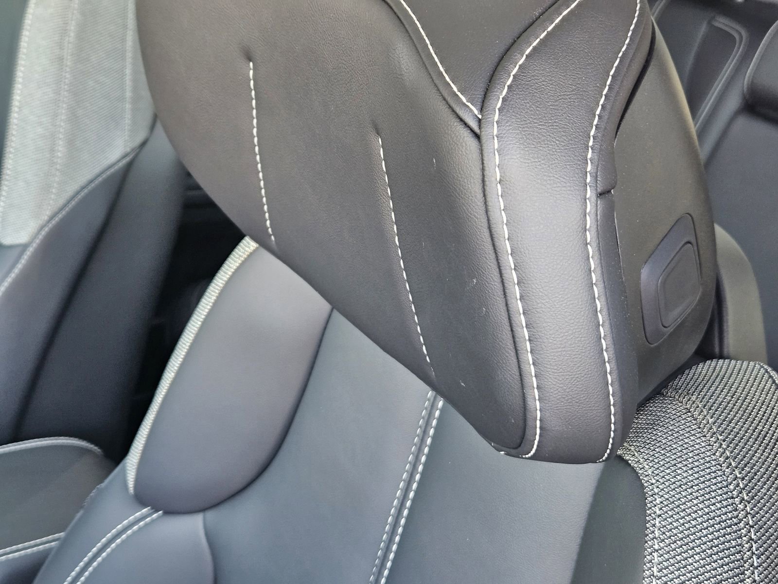 New 2026 Cadillac Optiq Luxury 1 image 25