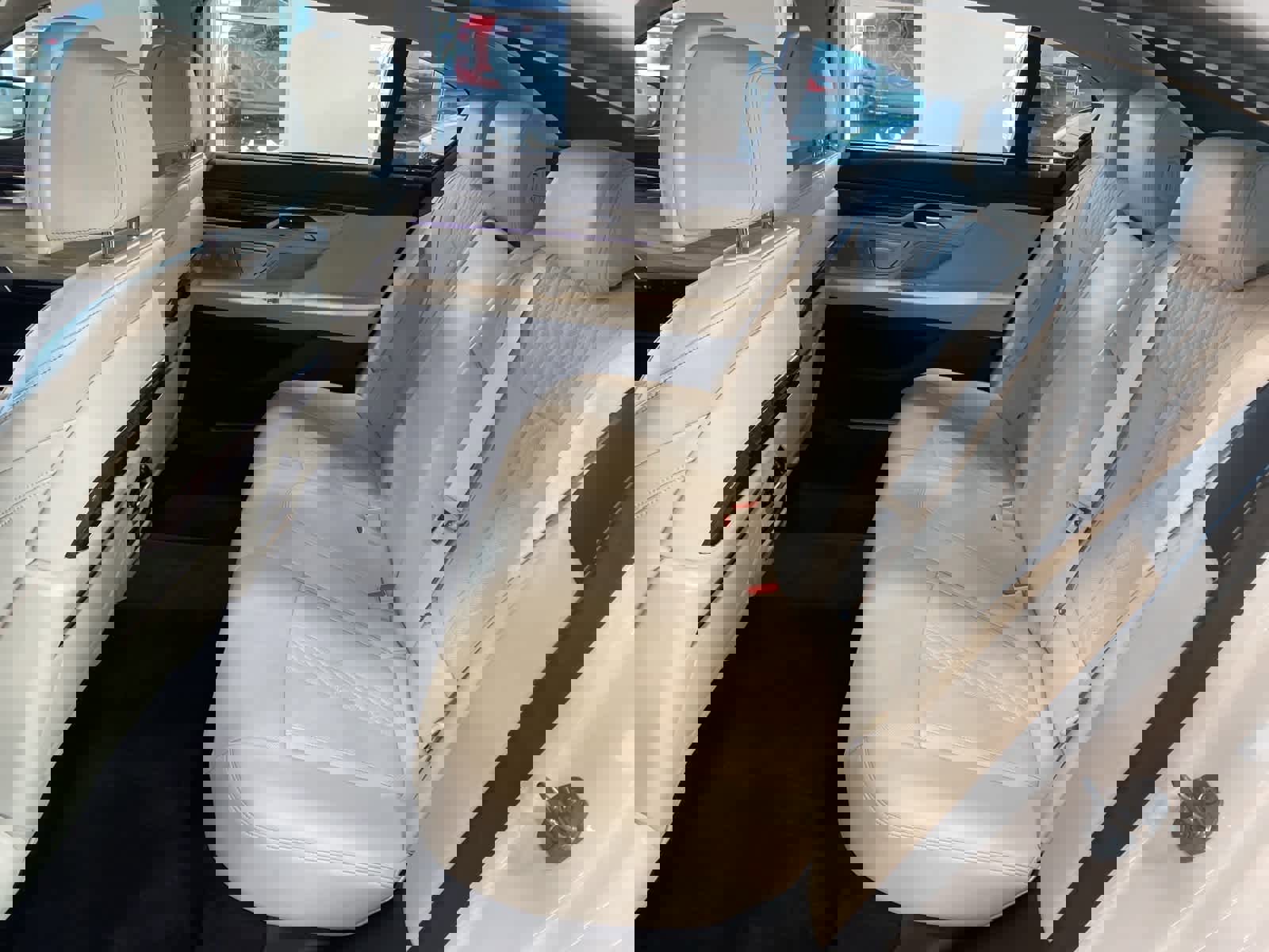 Used 2021 BMW ALPINA B7 xDrive image 27