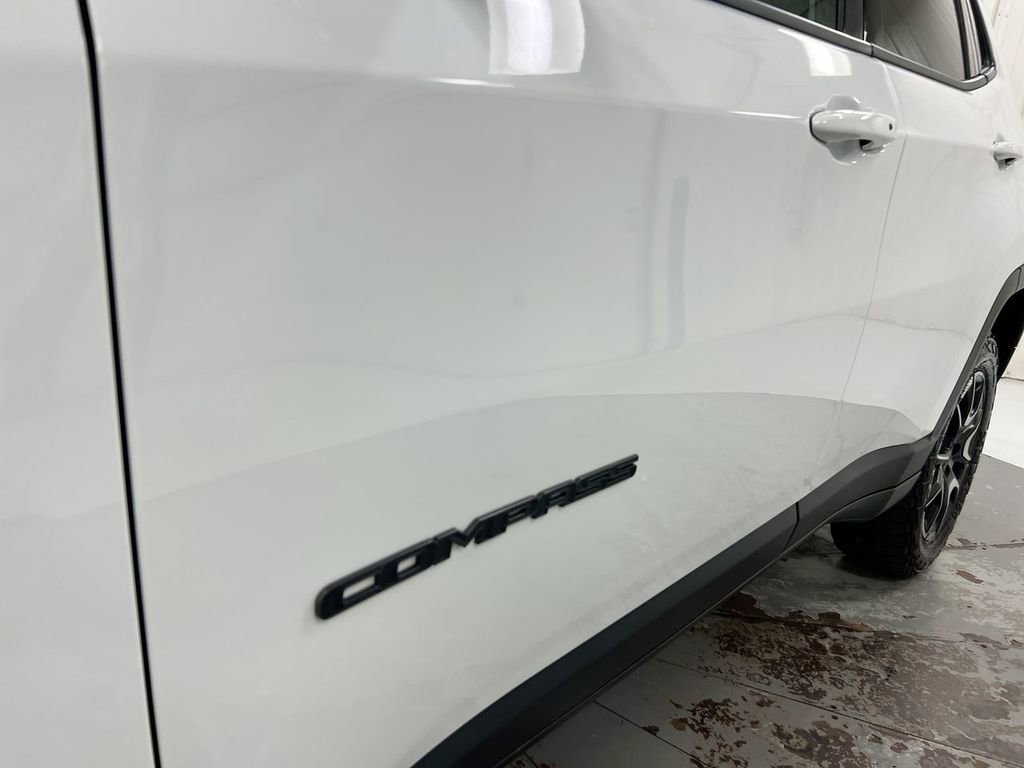 Used 2025 Jeep Compass Trailhawk w/ Trailer Tow Group AWD/4WD image 25