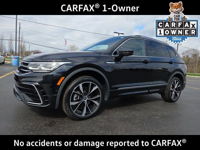 Certified 2024 Volkswagen Tiguan SEL R-Line image 3