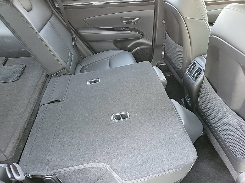 Used 2023 Hyundai Tucson Limited w/ Cargo Package AWD/4WD image 16