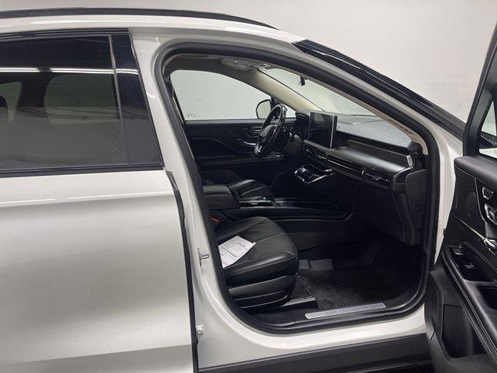 Used 2023 Lincoln Corsair Reserve w/ Equipment Group 201A AWD/4WD image 19