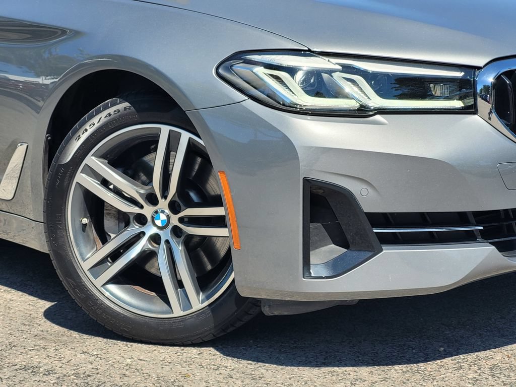 Used 2023 BMW 530i xDrive w/ Premium Package AWD/4WD image 4