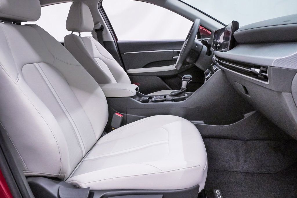 Used 2025 Hyundai Sonata SE image 13