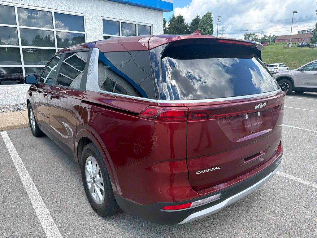 Used 2023 Kia Carnival LX FWD image 6