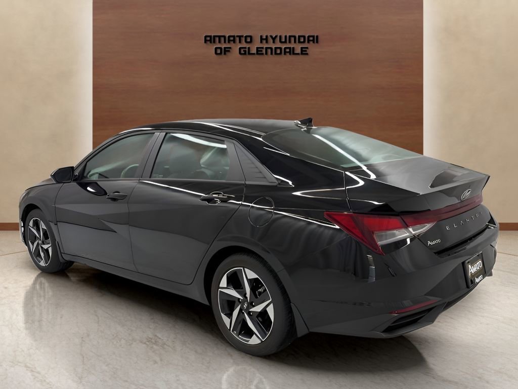 Used 2023 Hyundai Elantra SEL w/ Convenience Package image 3