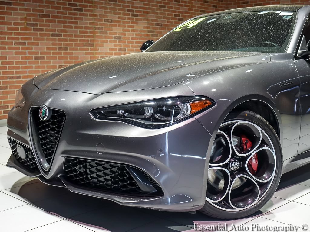 Used 2024 Alfa Romeo Giulia Veloce AWD/4WD image 3