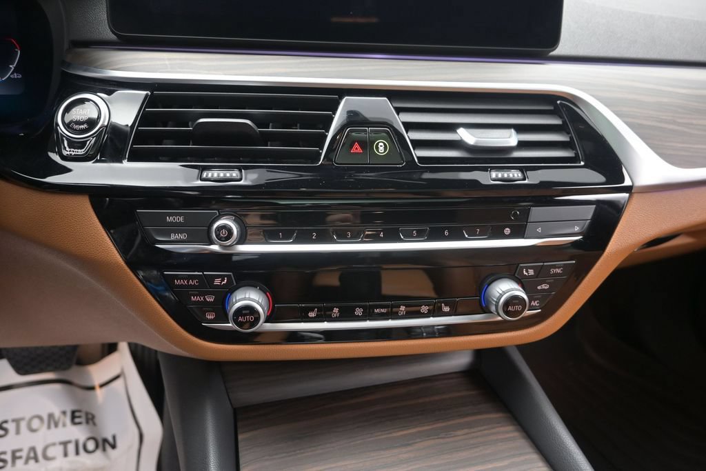 Used 2021 BMW 530i w/ Premium Package RWD image 14