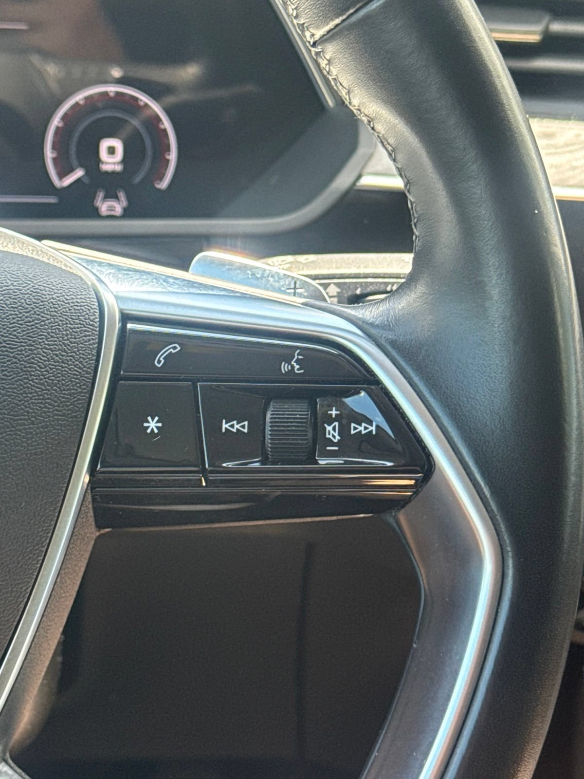Used 2022 Audi e-tron Premium Plus AWD/4WD image 25